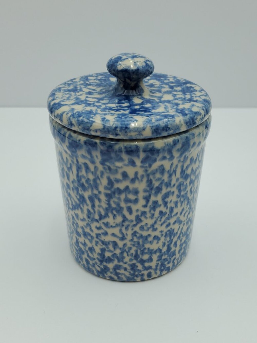 Henn Pottery Blue Sponge Lidded Crock Workshops of Gerald E. Henn Spongeware Jar